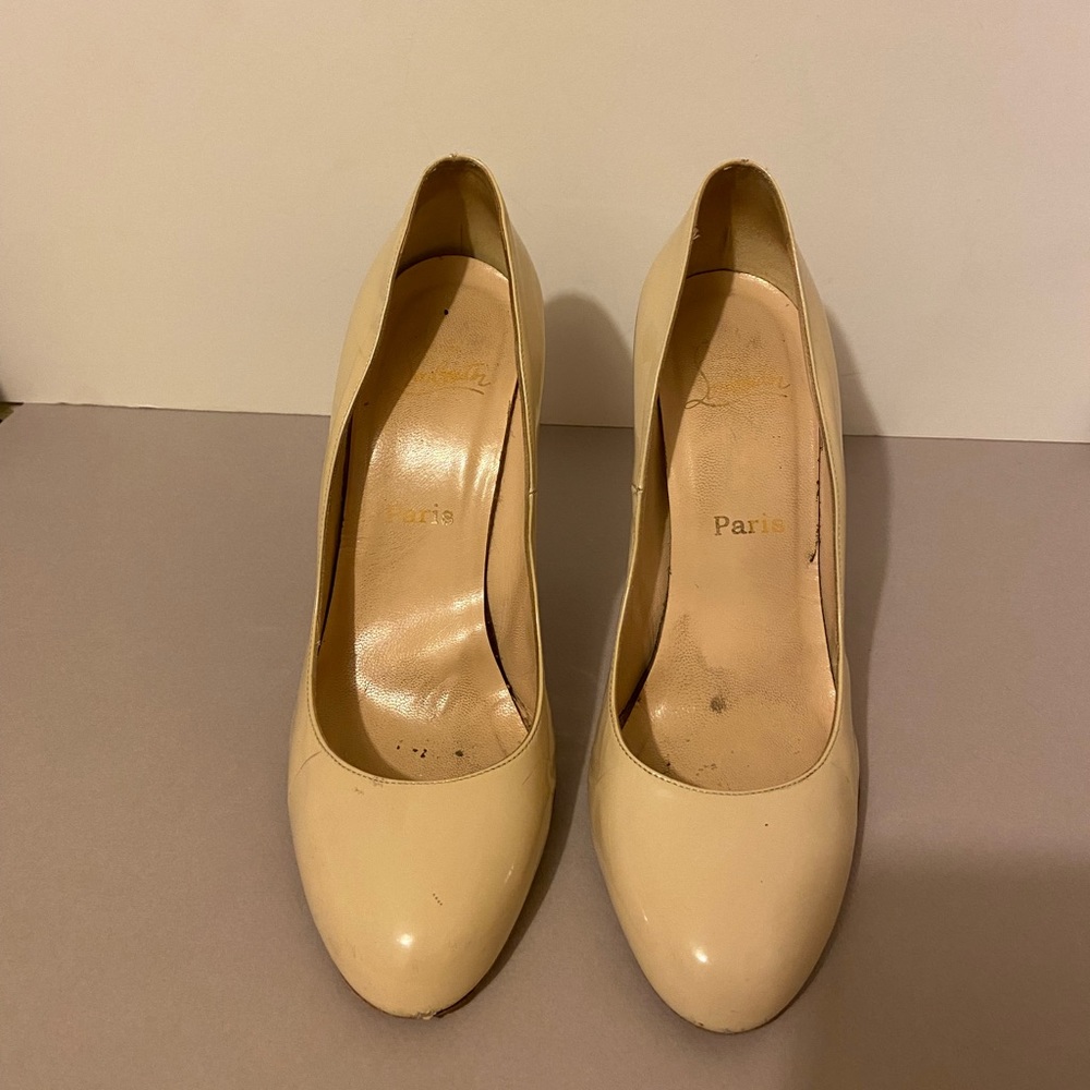 Christian louboutin simple pumps